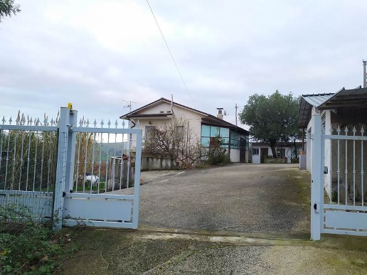 casa indipendente in vendita a Frigento