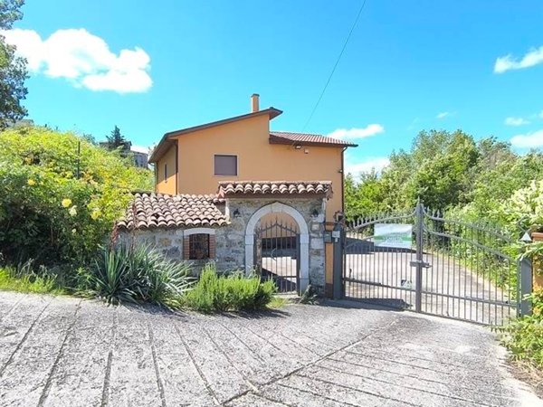 casa indipendente in vendita a Frigento