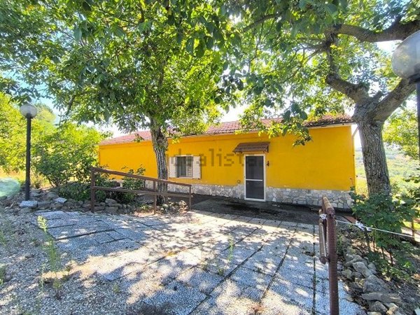 casa indipendente in vendita a Frigento
