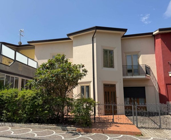 casa indipendente in vendita a Greci