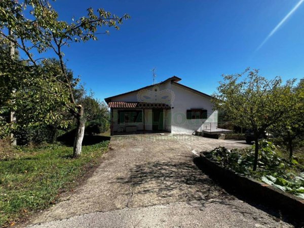 casa indipendente in vendita a Greci