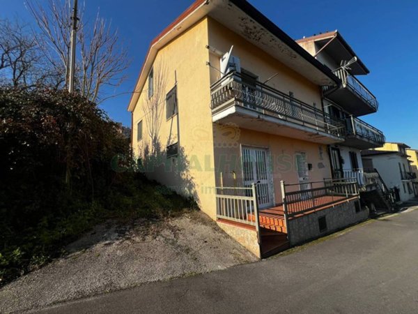 casa indipendente in vendita a Greci