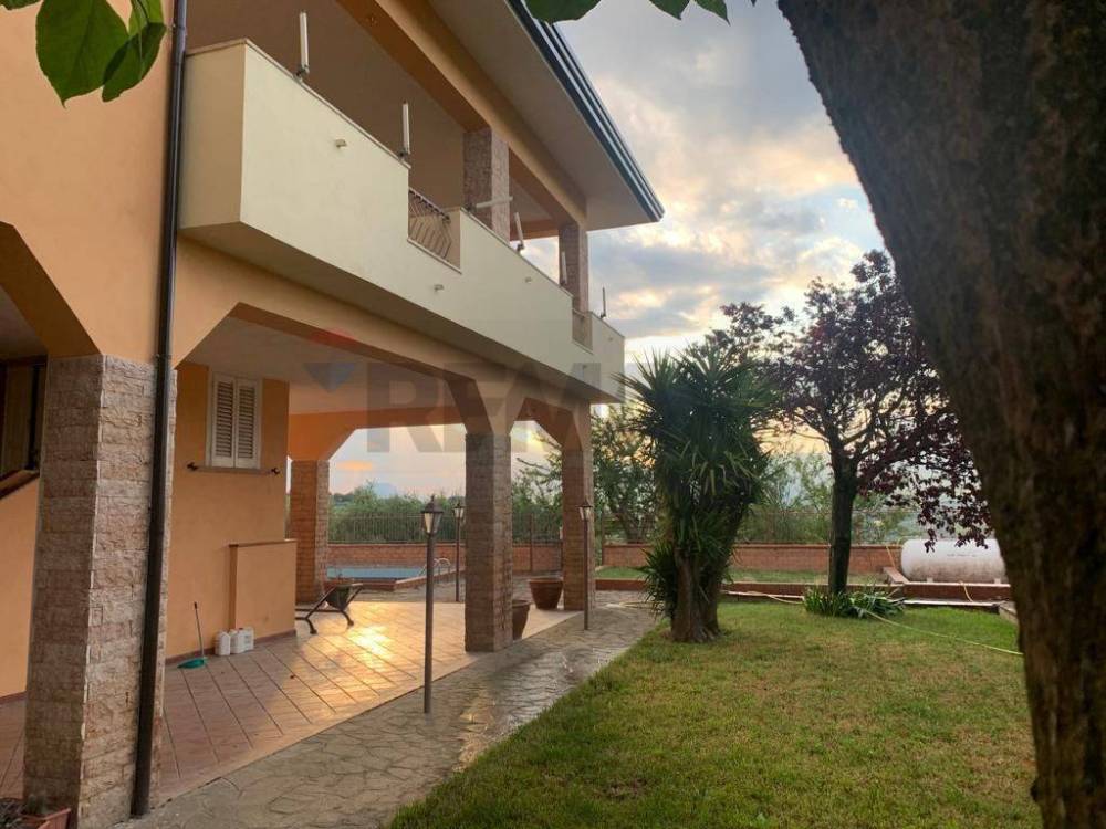 casa indipendente in vendita a Greci