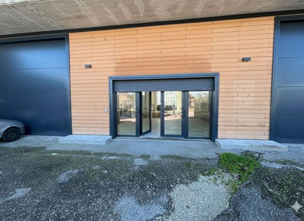 locale commerciale in vendita a Grottaminarda