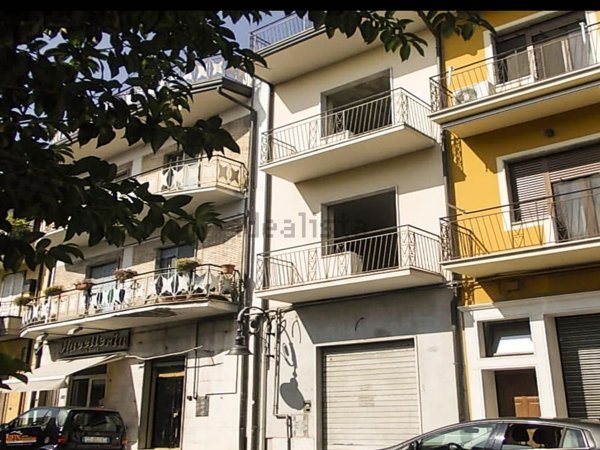 esavano in vendita a Grottaminarda