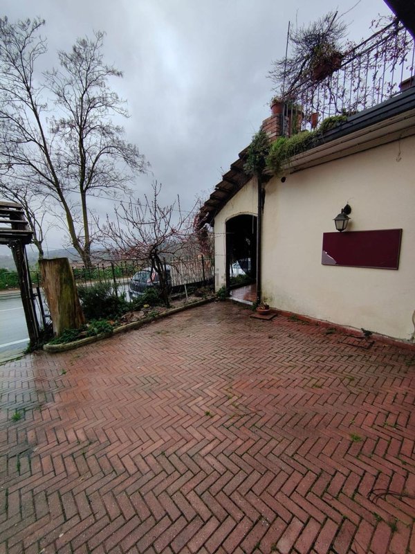 locale commerciale in vendita a Grottolella in zona Tropeani