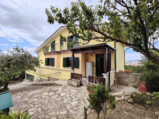 casa indipendente in vendita a Lacedonia
