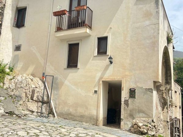 casa indipendente in vendita a Lauro