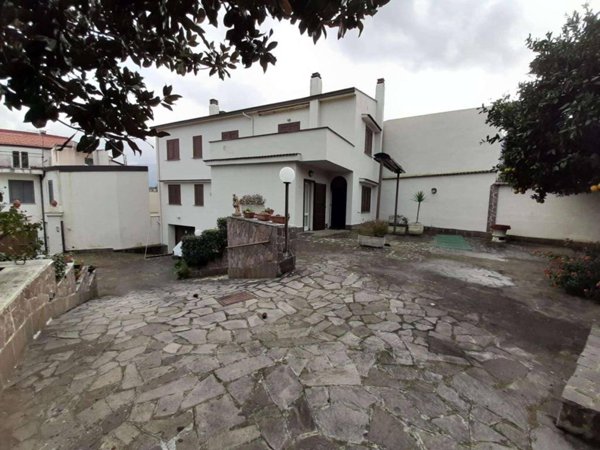 casa indipendente in vendita a Lauro