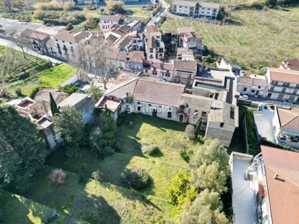 intera palazzina in vendita a Lauro