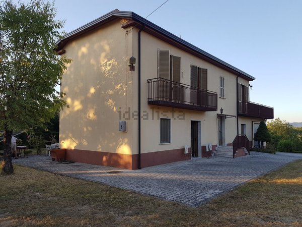 casa indipendente in vendita a Lioni