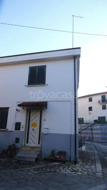 casa indipendente in vendita a Lioni