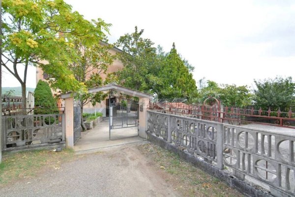 casa indipendente in vendita a Lioni