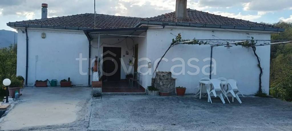casa indipendente in vendita a Lioni