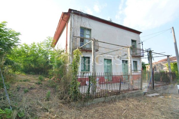 casa indipendente in vendita a Lioni