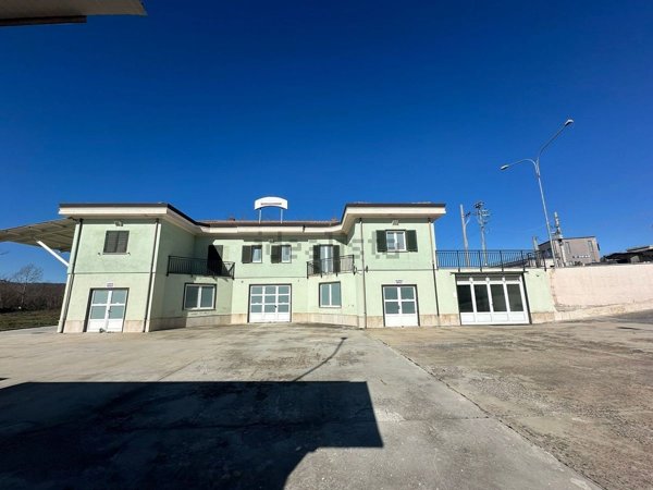 locale commerciale in vendita a Lioni