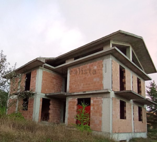 casa indipendente in vendita a Lioni