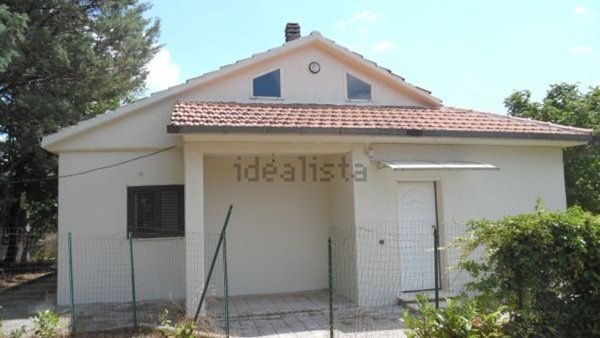 casa indipendente in vendita a Lioni