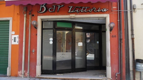 locale commerciale in vendita a Lioni