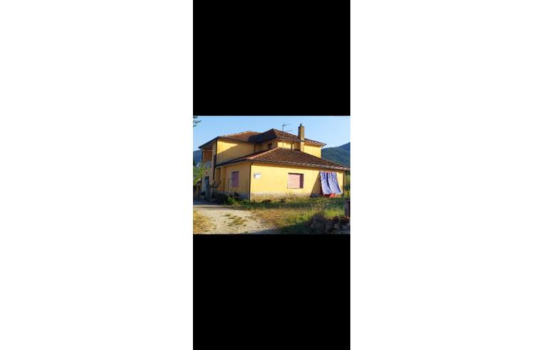 casa indipendente in vendita a Lioni