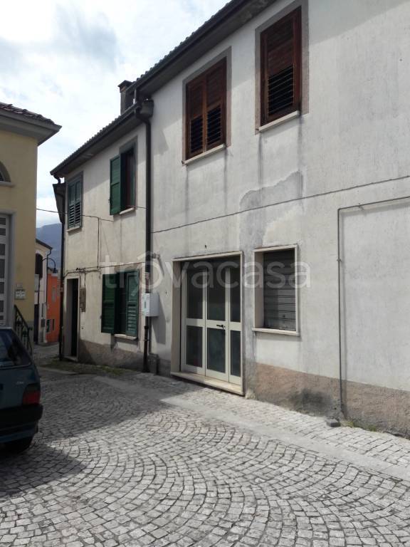 casa indipendente in vendita a Lioni