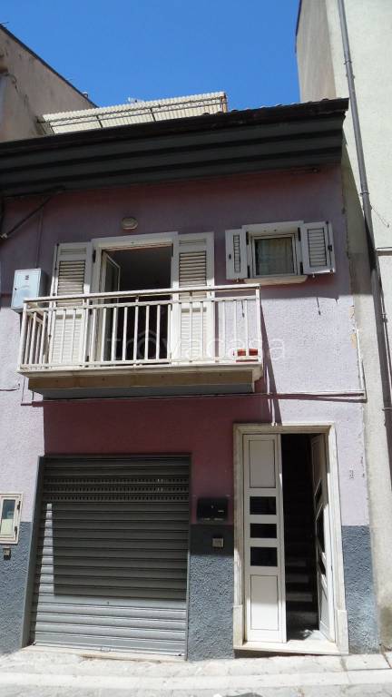 casa indipendente in vendita a Lioni