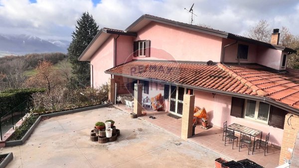 casa indipendente in vendita a Lioni