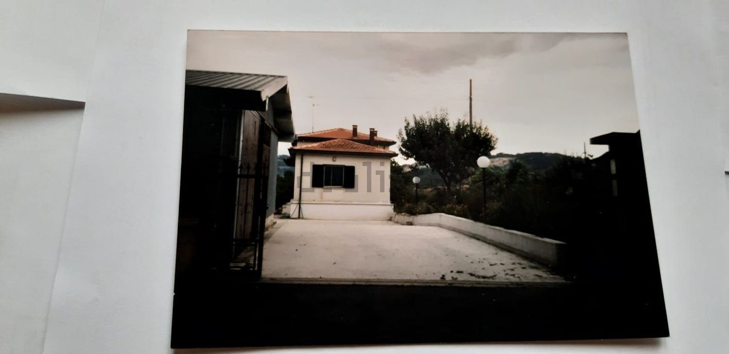 casa indipendente in vendita a Lioni