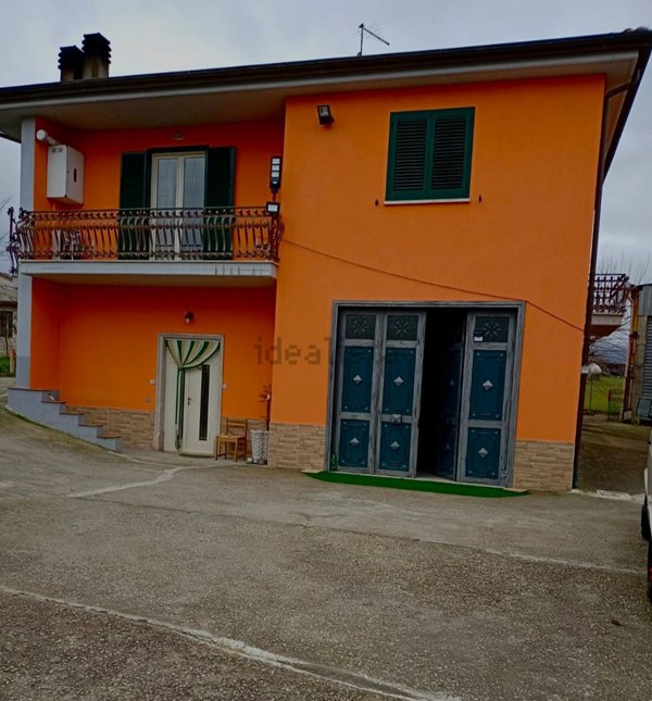 casa indipendente in vendita a Lioni