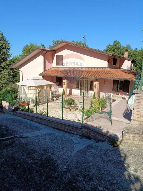 casa indipendente in vendita a Lioni