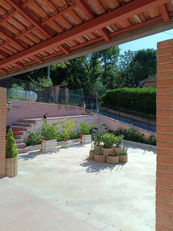 casa indipendente in vendita a Lioni