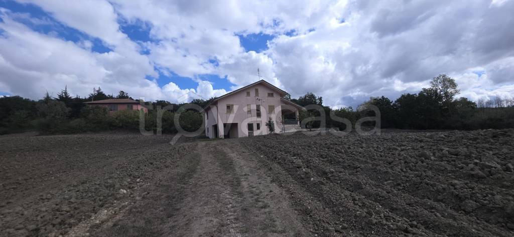 casa indipendente in vendita a Lioni