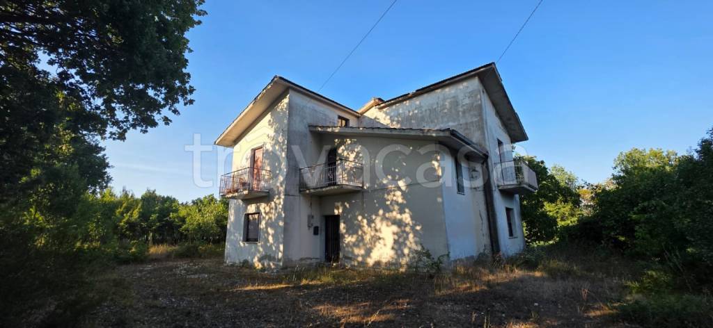 casa indipendente in vendita a Lioni