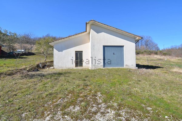casa indipendente in vendita a Lioni