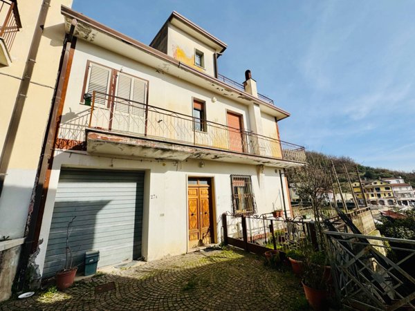 casa semindipendente in vendita a Luogosano