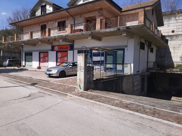 locale commerciale in vendita a Luogosano