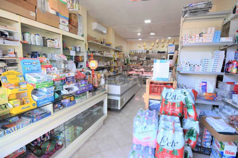 locale commerciale in vendita a Manocalzati in zona San Barbato