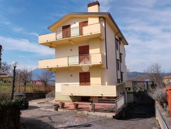 casa indipendente in vendita a Manocalzati in zona San Barbato