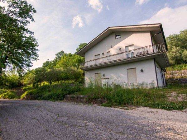 casa indipendente in vendita a Manocalzati