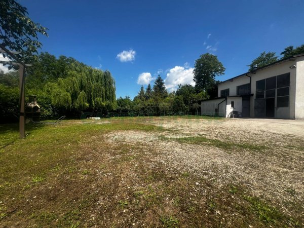 locale commerciale in vendita a Manocalzati