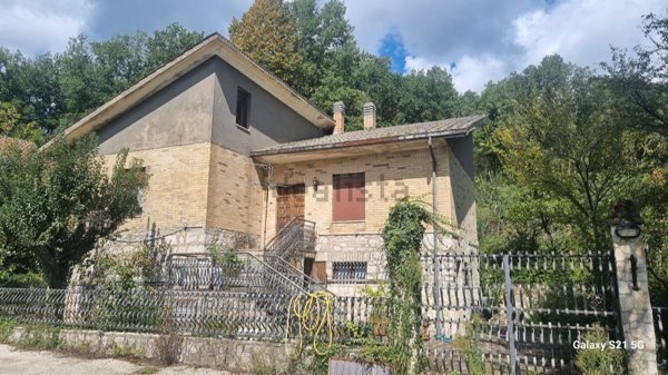 casa indipendente in vendita a Manocalzati in zona San Barbato