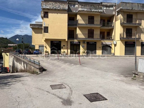 locale commerciale in vendita a Manocalzati