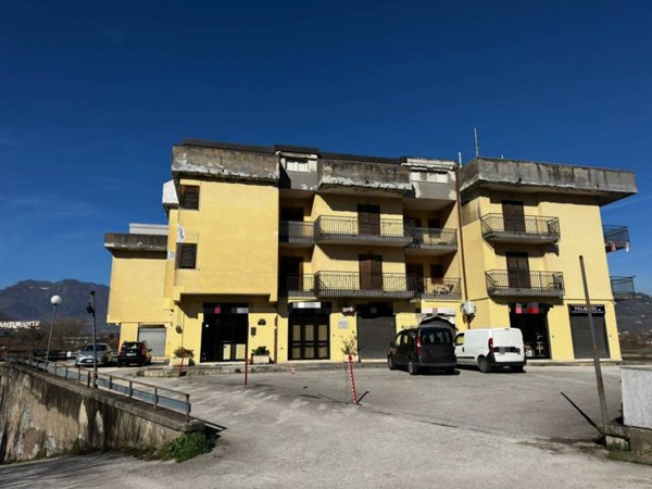 locale commerciale in vendita a Manocalzati