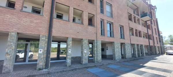 locale commerciale in vendita ad Alba