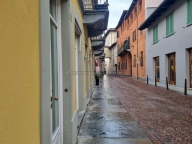 locale commerciale in vendita ad Alba