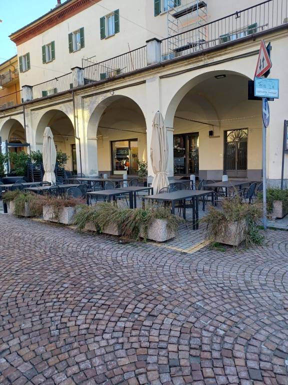 negozio in vendita ad Alba