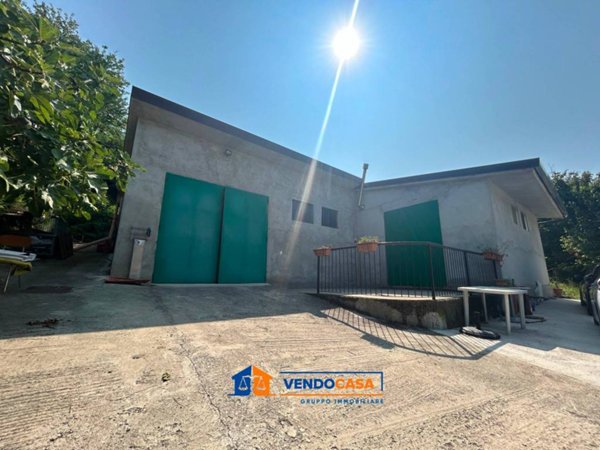 locale commerciale in vendita ad Alba