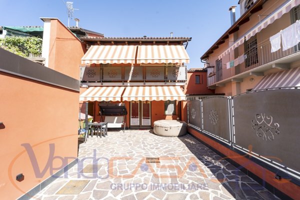 casa indipendente in vendita ad Alba