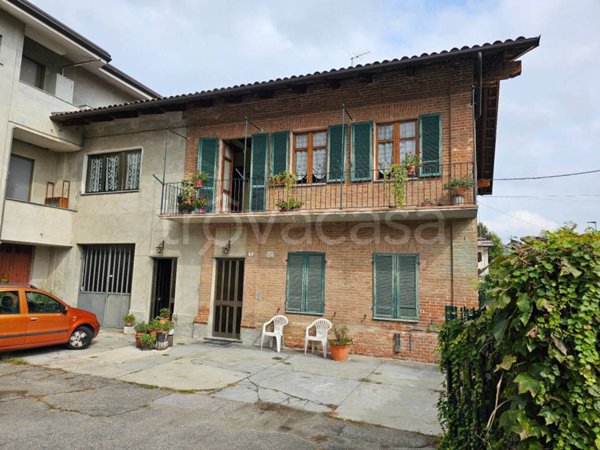 casa indipendente in vendita ad Alba in zona Mussotto