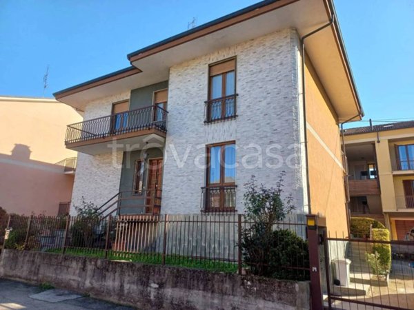 casa indipendente in vendita ad Alba
